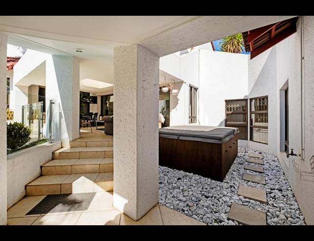 4 BEDROOM HOUSE FOR SALE IN SANDHURST